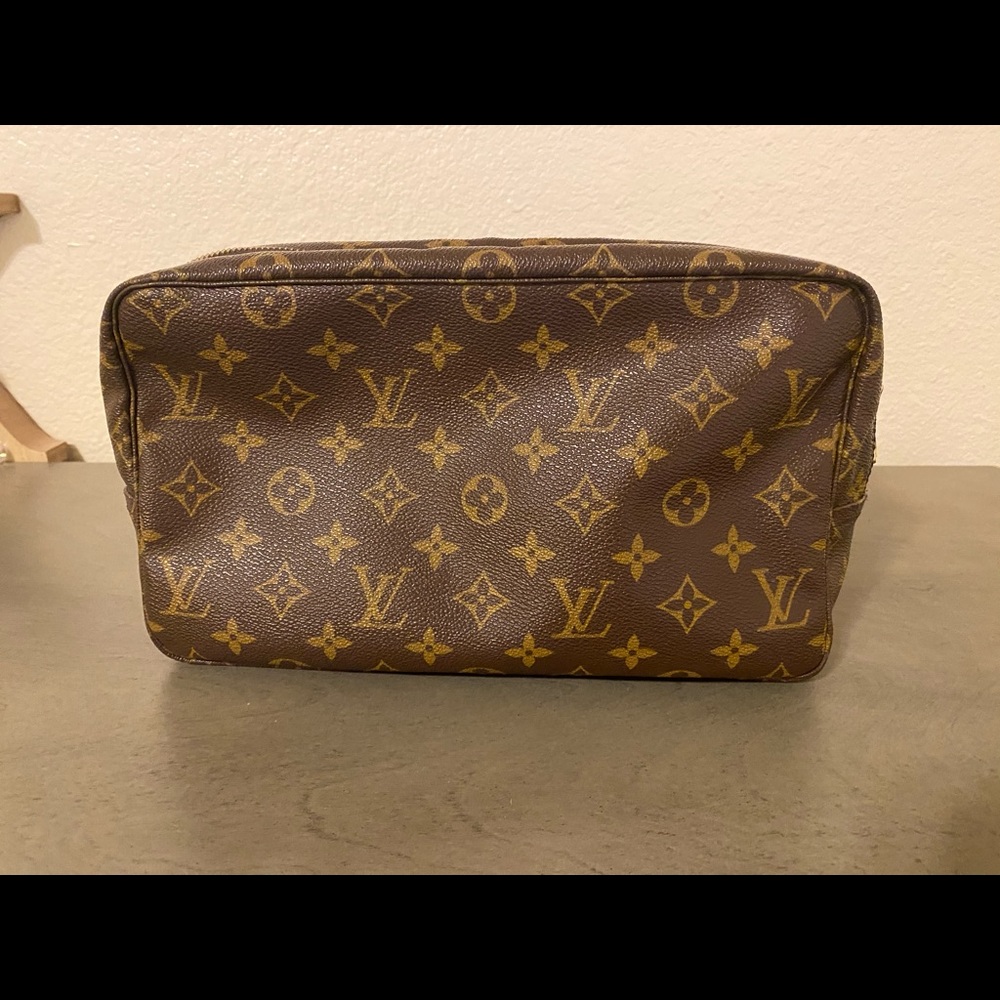 Louis Vuitton Trousse Toilette 28